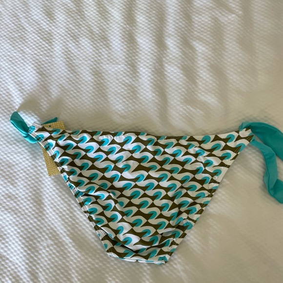 Trina Turk White Turquoise Wave Bikini Bottom - Picture 5 of 5
